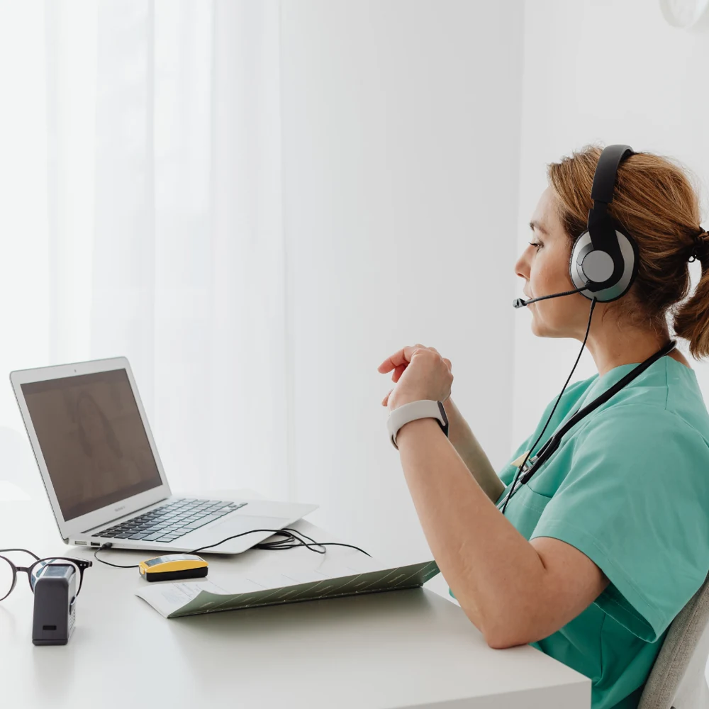 Illustrative photograph of online medical support